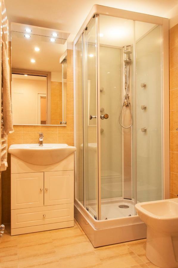 לצ'ה Rooms Palazzo Paladini מראה חיצוני תמונה