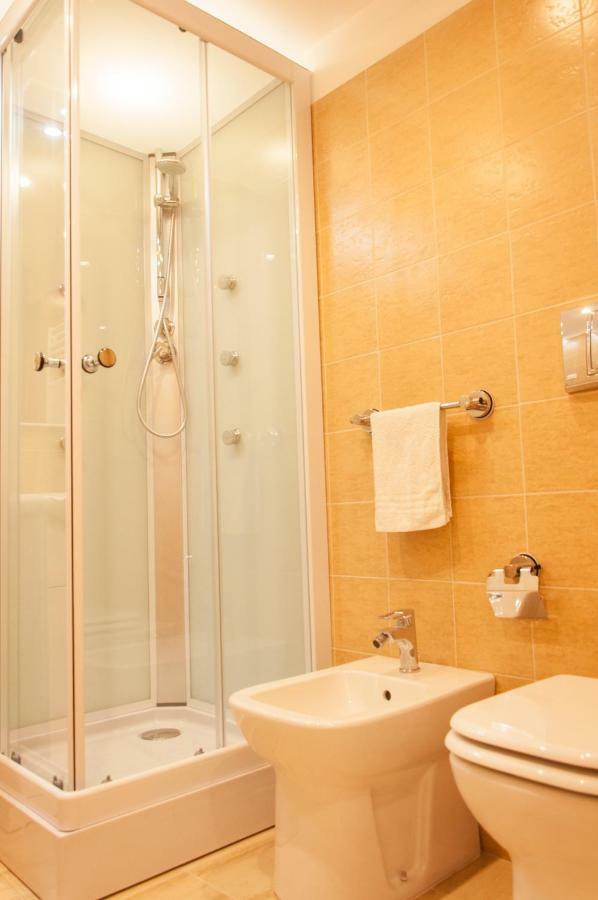 לצ'ה Rooms Palazzo Paladini מראה חיצוני תמונה