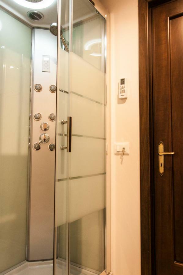 לצ'ה Rooms Palazzo Paladini מראה חיצוני תמונה