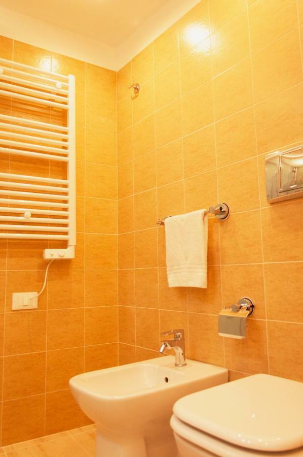 לצ'ה Rooms Palazzo Paladini מראה חיצוני תמונה